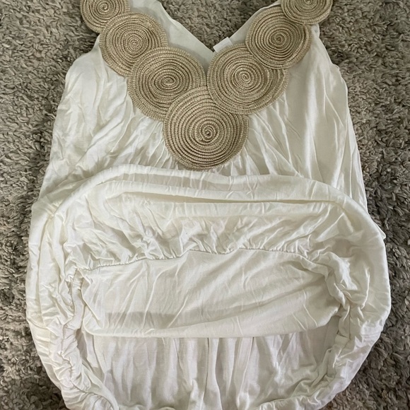 Body Central womens top with decorative v neck - Picture 4 of 4